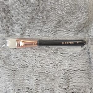 Morphe Brush with Black Handle and White Bristles